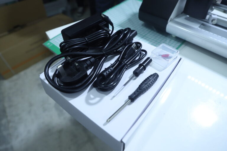 MOBILE SKIN CUTTING PLOTTER