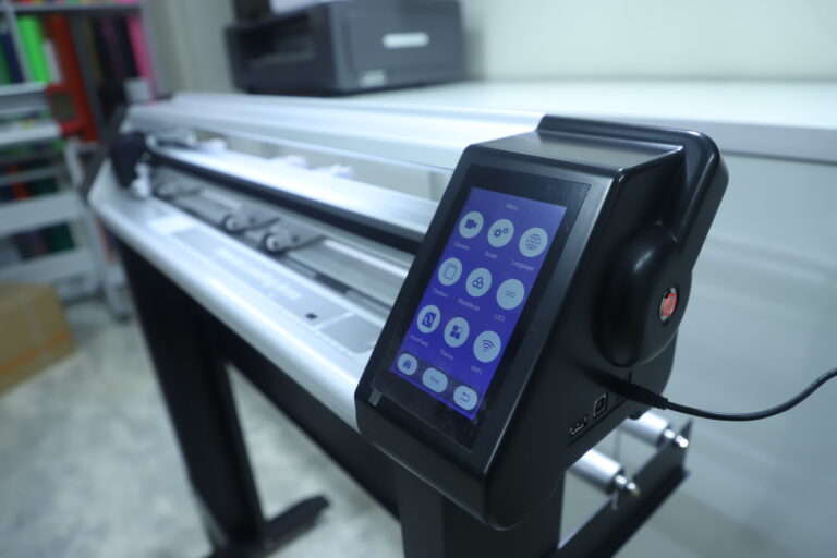 VINYL CUTTING PLOTTER
