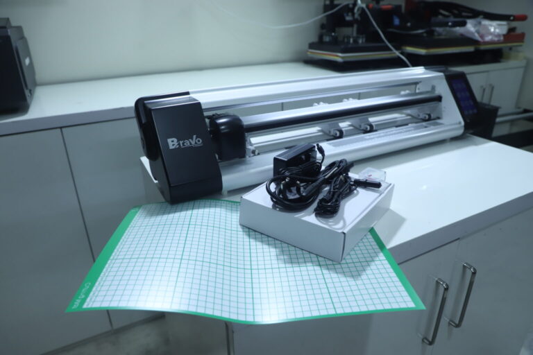 mobile and laptop skin cutting plotter