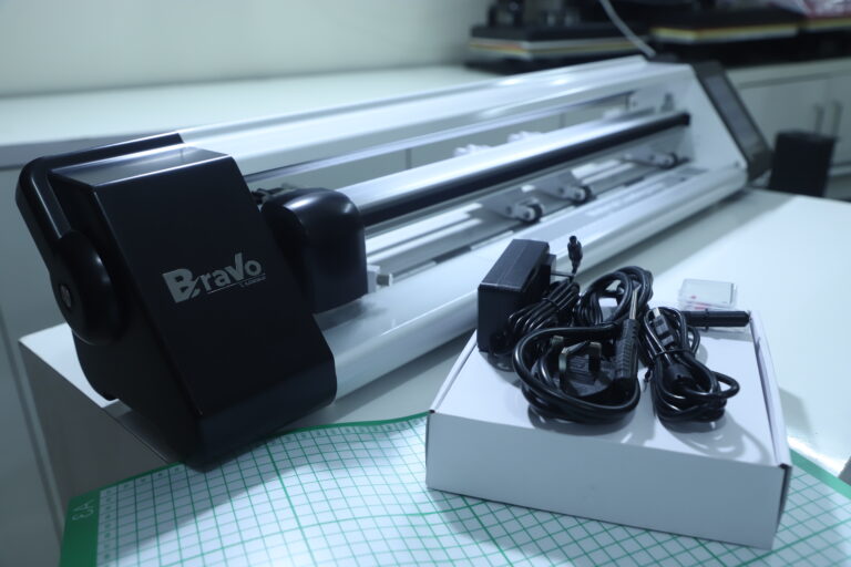 VINYL CUTTING PLOTTER