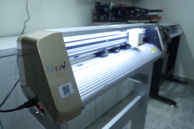STICKER CUTTING PLOTTER
