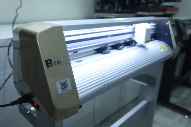STICKER CUTTING PLOTTER