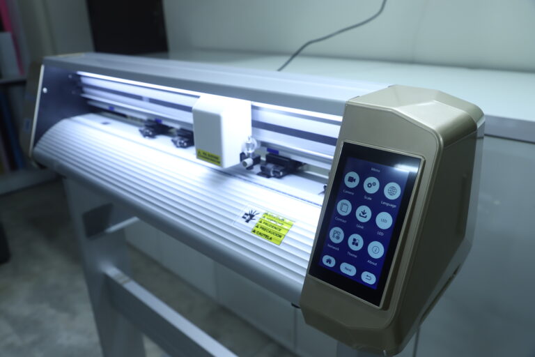 STICKER CUTTING PLOTTER