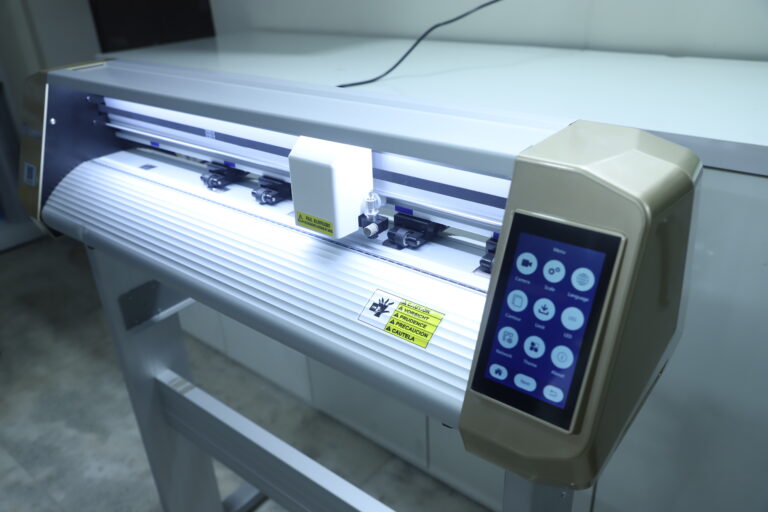 STICKER CUTTING PLOTTER