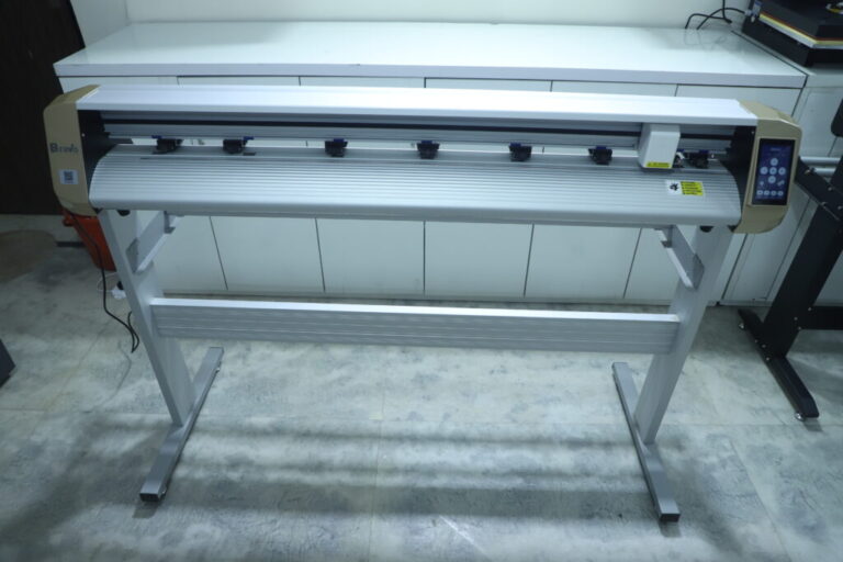 STICKER CUTTING PLOTTER