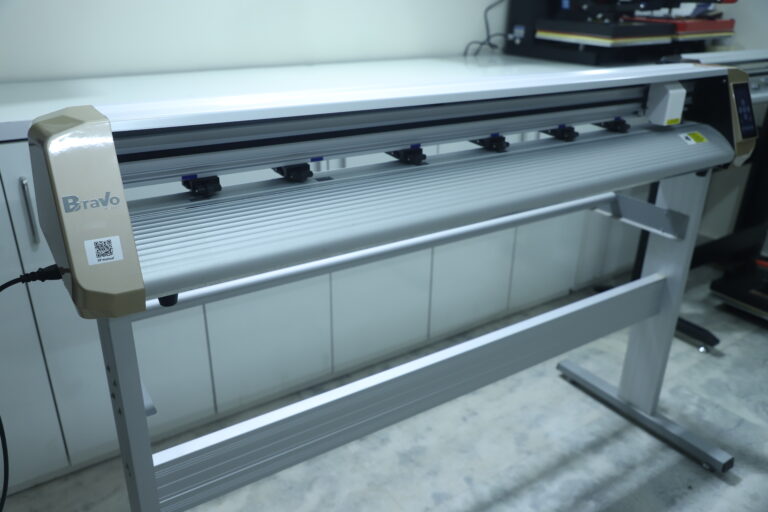 STICKER CUTTING PLOTTER