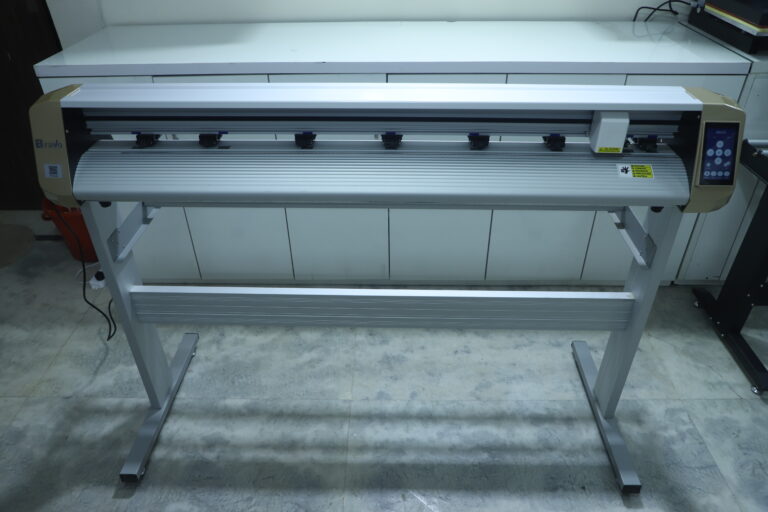 STICKER CUTTING PLOTTER