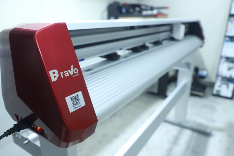VINYL CUTTING PLOTTER
