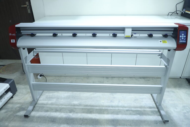 VINYL CUTTING PLOTTER