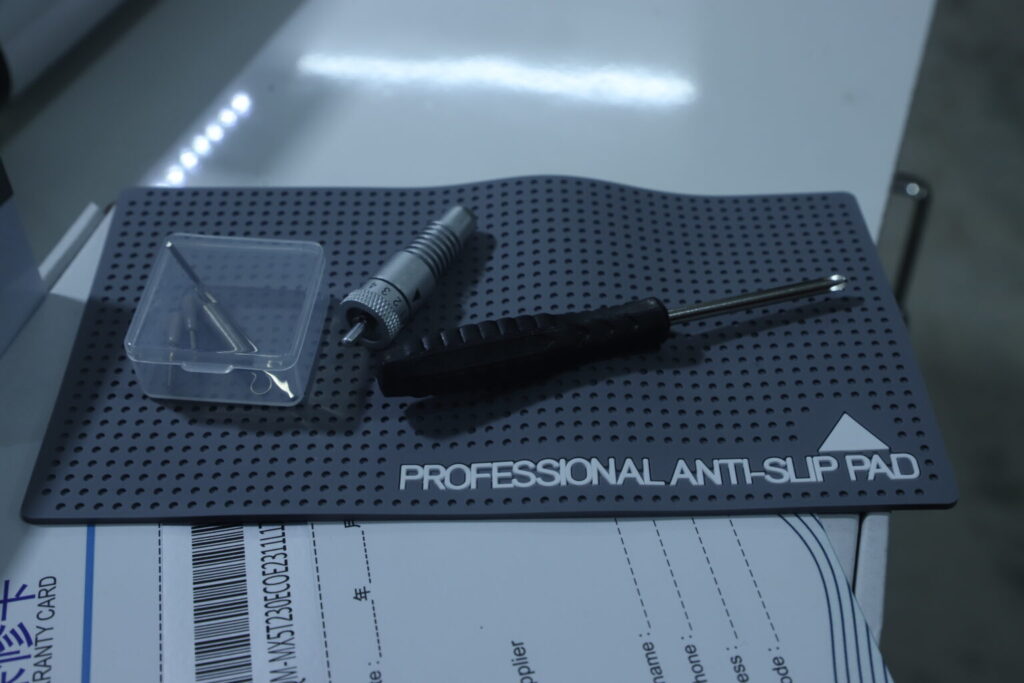 ANTI -SLIP PAD FOR PHONE