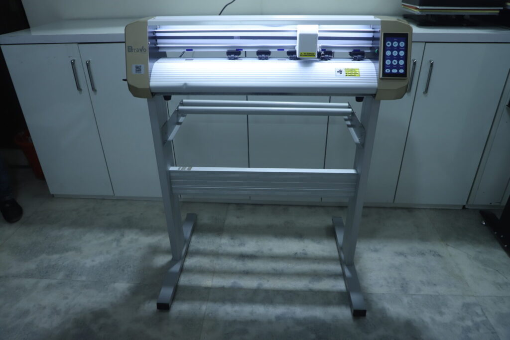 digital sticker cutting plotter